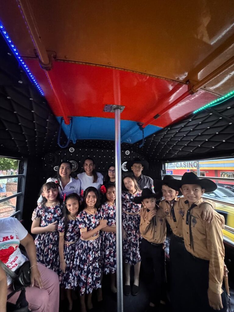Lanzamiento de la Chiva Cultural y Rumbera impulsa el turismo en Arauca - Cámara de Comercio de Arauca